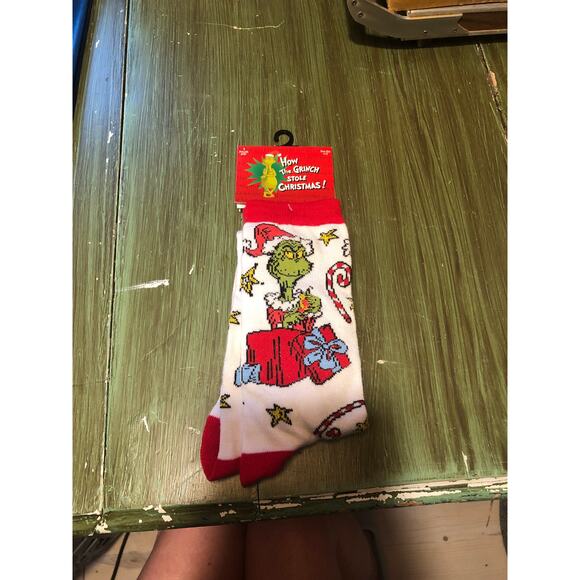 How the Grinch Stole Christmas Socks NEW Shoe Size 4-10 - Picture 1 of 3